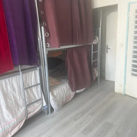 Lits à 13 Albergue